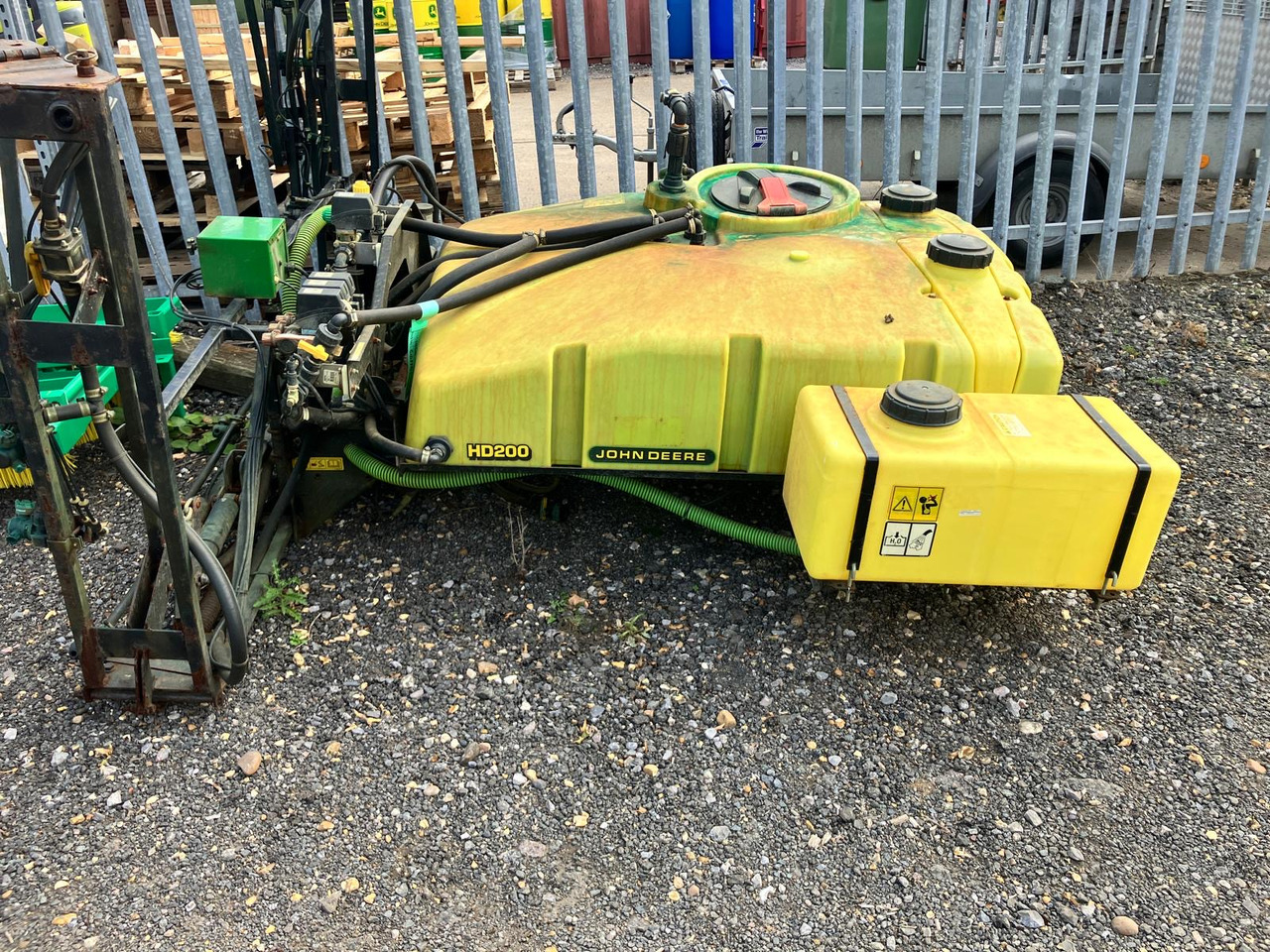 John Deere HD200 Mounted Sprayer - Technika sodui ir daržui: foto 3 John Deere HD200 Mounted Sprayer - Technika sodui ir daržui: foto 3