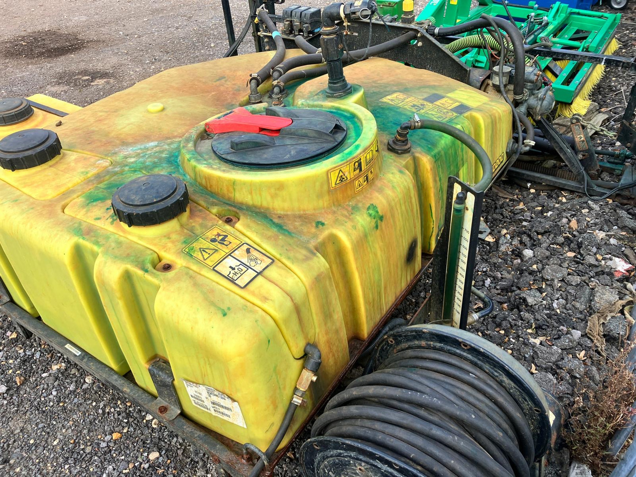 John Deere HD200 Mounted Sprayer - Technika sodui ir daržui: foto 2 John Deere HD200 Mounted Sprayer - Technika sodui ir daržui: foto 2
