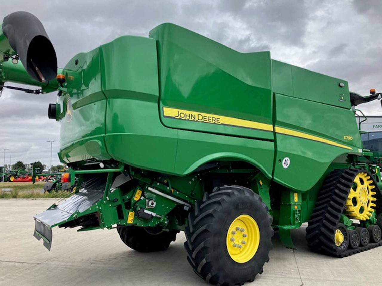 John Deere S790 - Derliaus nuėmimo kombainas: foto 3 John Deere S790 - Derliaus nuėmimo kombainas: foto 3