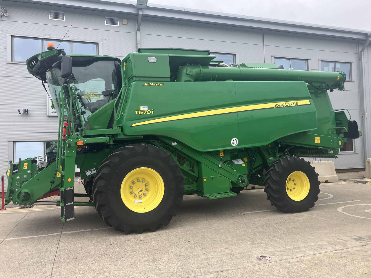 John Deere T670i HillMaster - Derliaus nuėmimo kombainas: foto 2 John Deere T670i HillMaster - Derliaus nuėmimo kombainas: foto 2