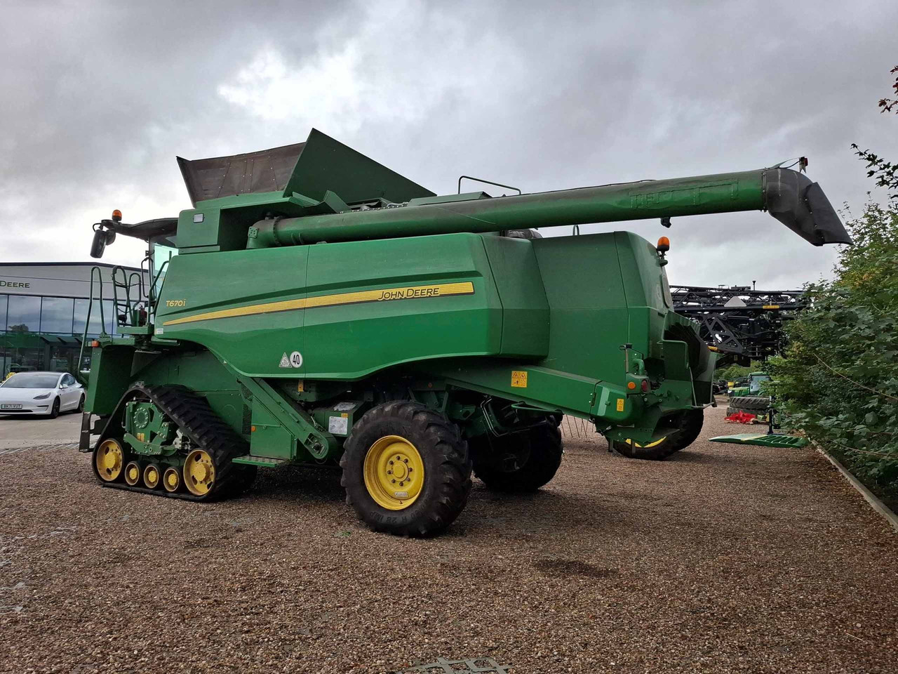 John Deere T670i - Derliaus nuėmimo kombainas: foto 3 John Deere T670i - Derliaus nuėmimo kombainas: foto 3