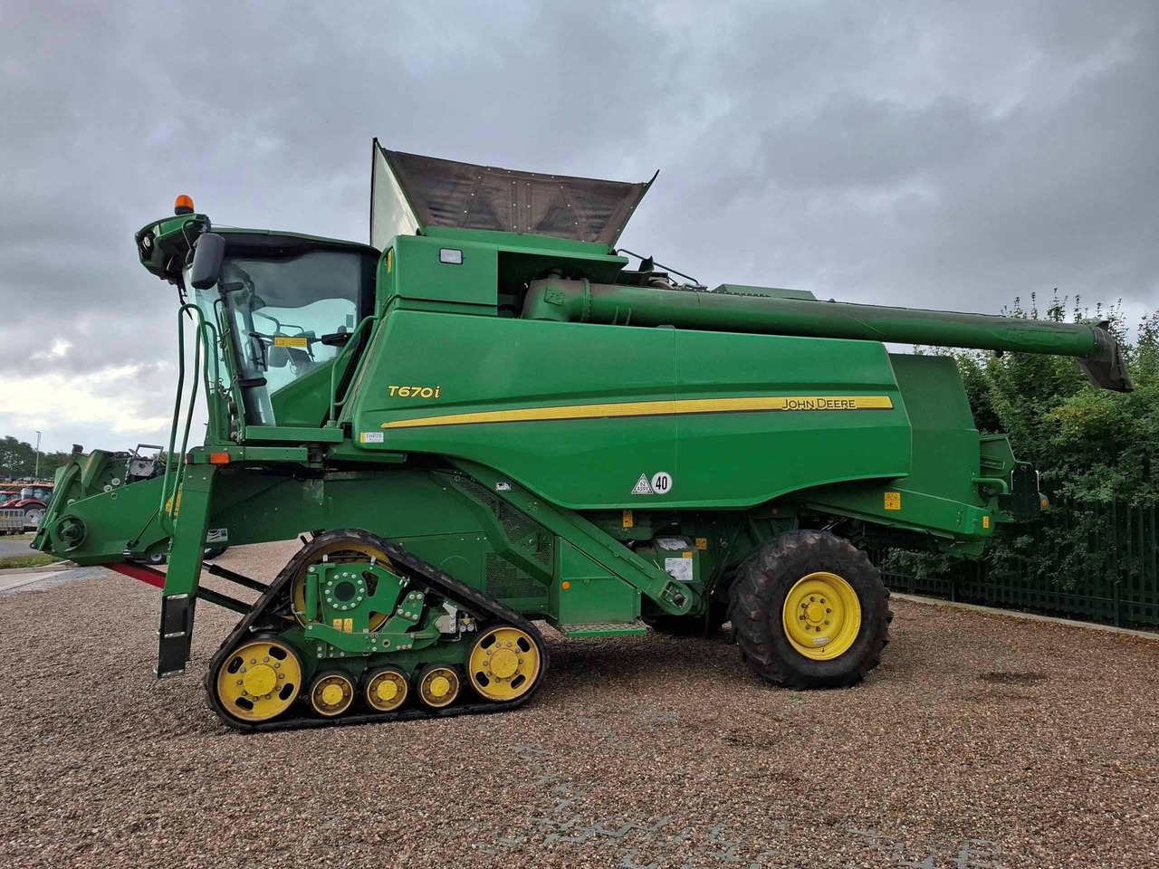 John Deere T670i - Derliaus nuėmimo kombainas: foto 2 John Deere T670i - Derliaus nuėmimo kombainas: foto 2