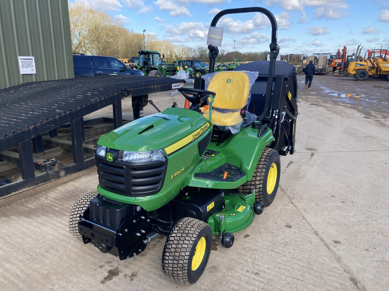 John Deere X950R ride on cut and collect mower - Vejapjovė: foto 1 John Deere X950R ride on cut and collect mower - Vejapjovė: foto 1
