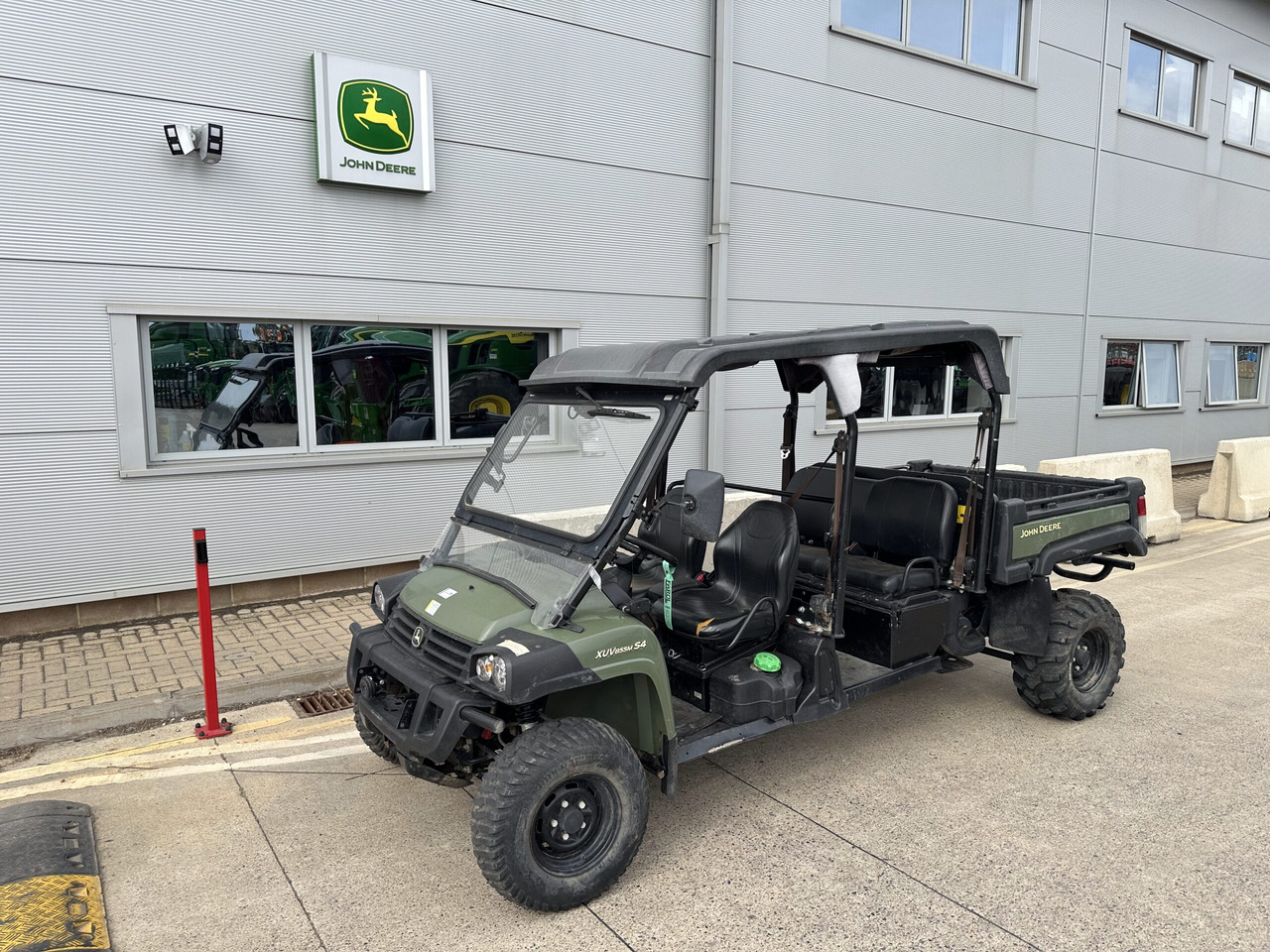 John Deere XUV855M S4 Gator - Keturratis: foto 1 John Deere XUV855M S4 Gator - Keturratis: foto 1