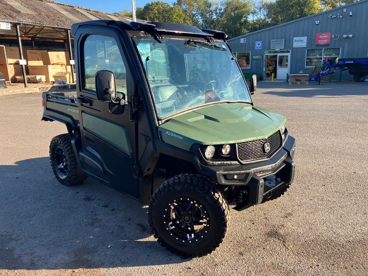 John Deere XUV865M Gator - Keturratis: foto 1 John Deere XUV865M Gator - Keturratis: foto 1