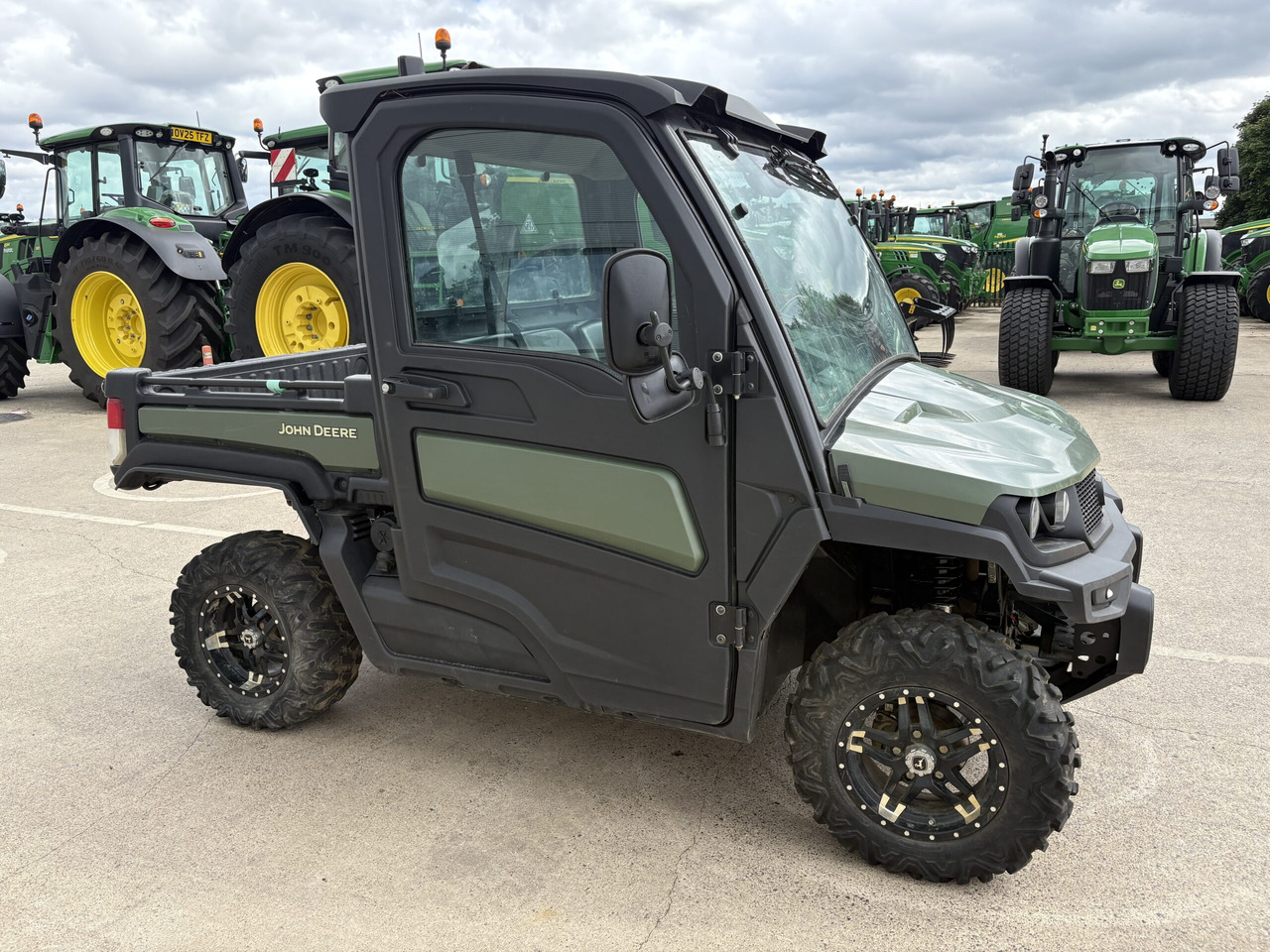 John Deere XUV865M Gator - Keturratis: foto 3 John Deere XUV865M Gator - Keturratis: foto 3
