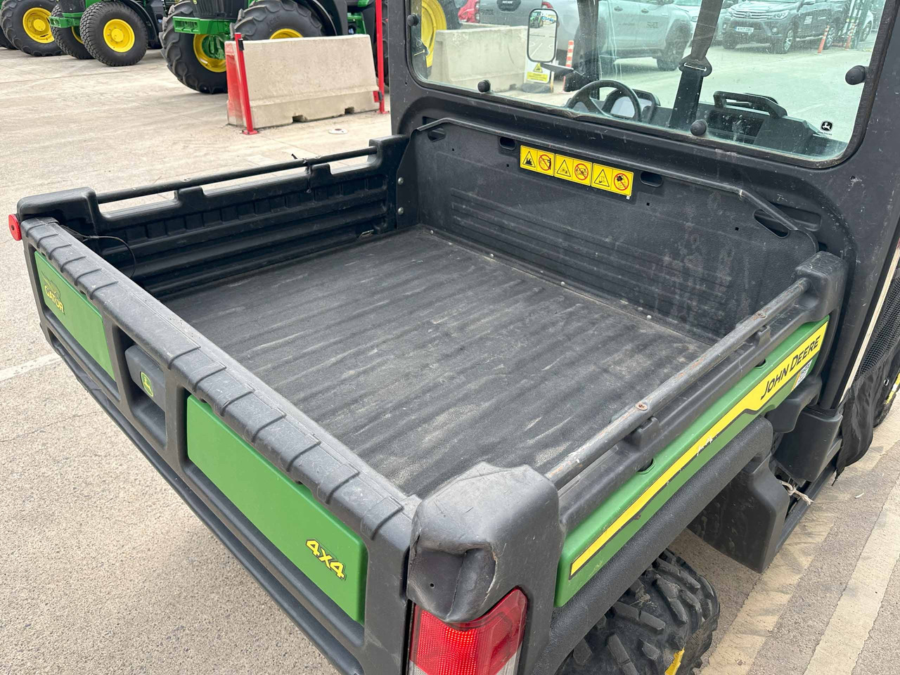 John Deere XUV865M - Keturratis: foto 5 John Deere XUV865M - Keturratis: foto 5