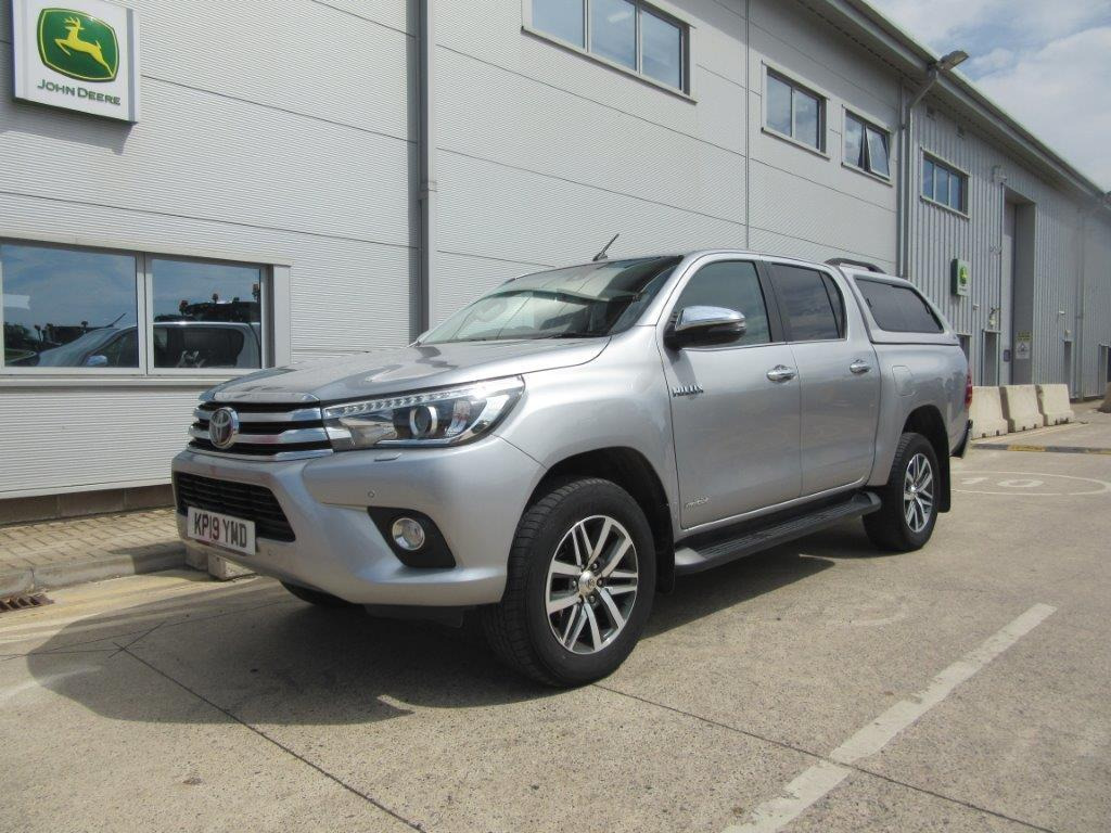 TOYOTA HILUX INVINCIBLE - Pikapas: foto 1 TOYOTA HILUX INVINCIBLE - Pikapas: foto 1