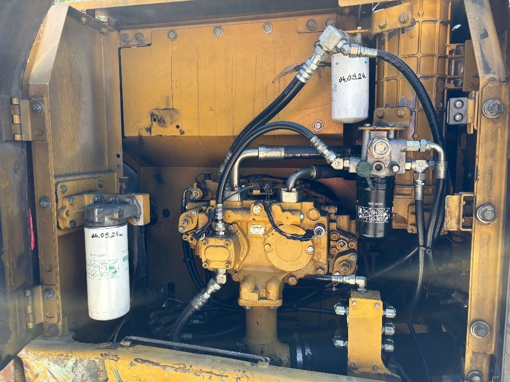 Vikšrinis ekskavatorius CAT 320 D L: foto 17