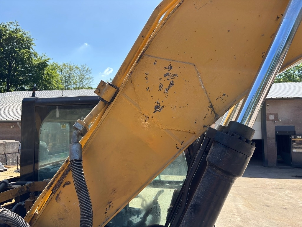 Vikšrinis ekskavatorius CAT 320 D L: foto 11