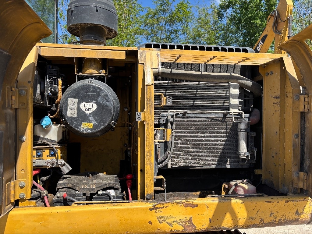 Vikšrinis ekskavatorius CAT 320 D L: foto 8