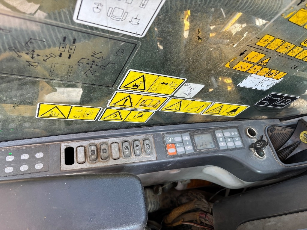 Vikšrinis ekskavatorius CAT 320 D L: foto 20