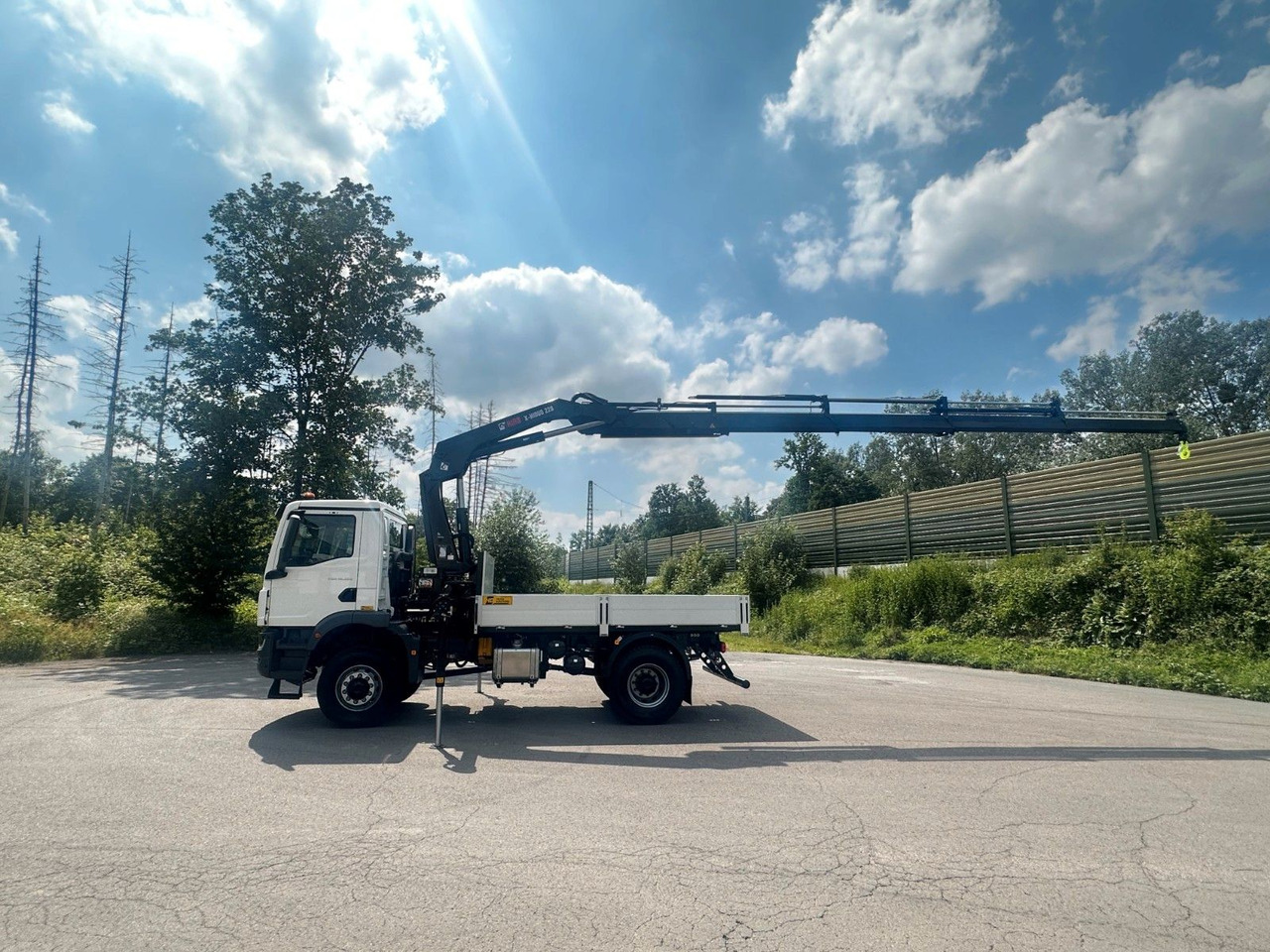 MAN TGM 18.320 4x4 Euro 6e Pritsche Hiab 228-4 Kran - Sunkvežimis su kranu: foto 3 MAN TGM 18.320 4x4 Euro 6e Pritsche Hiab 228-4 Kran - Sunkvežimis su kranu: foto 3