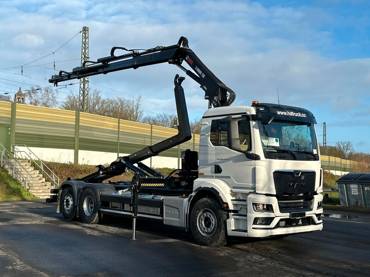MAN TGS 26.470 6x2 Abrollkipper + Kran Hiab 138-3 - Hook-lift sunkvežimis, Sunkvežimis su kranu: foto 1 MAN TGS 26.470 6x2 Abrollkipper + Kran Hiab 138-3 - Hook-lift sunkvežimis, Sunkvežimis su kranu: foto 1