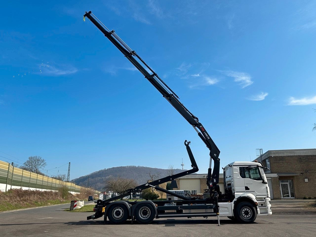 MAN TGS 26.470 6x2 Abrollkipper + Kran Hiab 228-4 - Hook-lift sunkvežimis, Sunkvežimis su kranu: foto 4 MAN TGS 26.470 6x2 Abrollkipper + Kran Hiab 228-4 - Hook-lift sunkvežimis, Sunkvežimis su kranu: foto 4