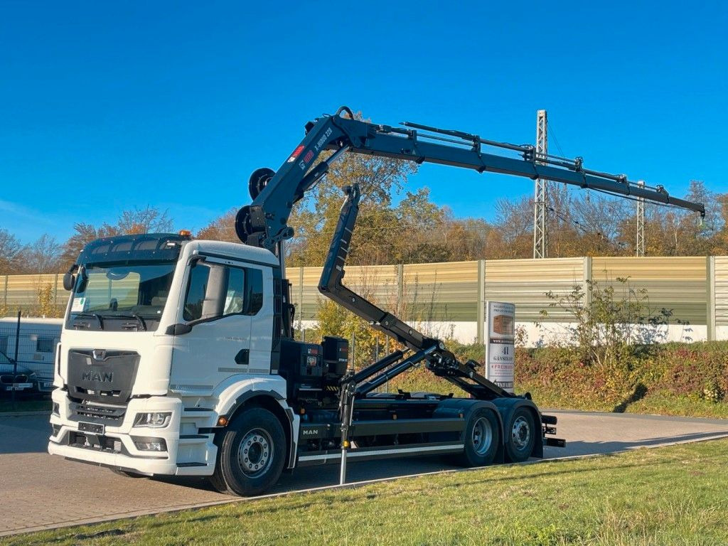MAN TGS 26.470 6x2 Abrollkipper + Kran Hiab 228-6 - Hook-lift sunkvežimis, Sunkvežimis su kranu: foto 1 MAN TGS 26.470 6x2 Abrollkipper + Kran Hiab 228-6 - Hook-lift sunkvežimis, Sunkvežimis su kranu: foto 1