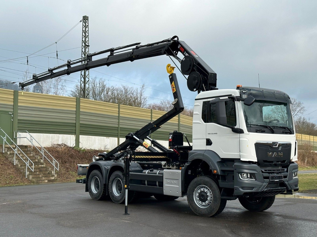 MAN TGS 33.440 6x6 BB Abrollkipper+Kran Hiab 228-6 - Hook-lift sunkvežimis, Sunkvežimis su kranu: foto 1 MAN TGS 33.440 6x6 BB Abrollkipper+Kran Hiab 228-6 - Hook-lift sunkvežimis, Sunkvežimis su kranu: foto 1