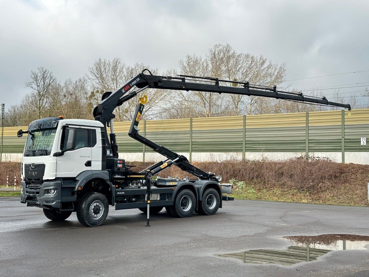 MAN TGS 33.440 6x6 BB Abrollkipper+Kran Hiab 228-6 - Hook-lift sunkvežimis, Sunkvežimis su kranu: foto 2 MAN TGS 33.440 6x6 BB Abrollkipper+Kran Hiab 228-6 - Hook-lift sunkvežimis, Sunkvežimis su kranu: foto 2