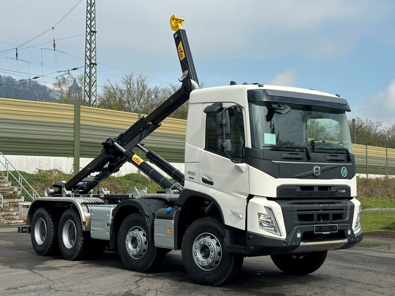 Volvo FMX 460 8x4 Hiab MultLift Abrollkipper Euro6e - Hook-lift sunkvežimis, Sunkvežimis su kranu: foto 1 Volvo FMX 460 8x4 Hiab MultLift Abrollkipper Euro6e - Hook-lift sunkvežimis, Sunkvežimis su kranu: foto 1