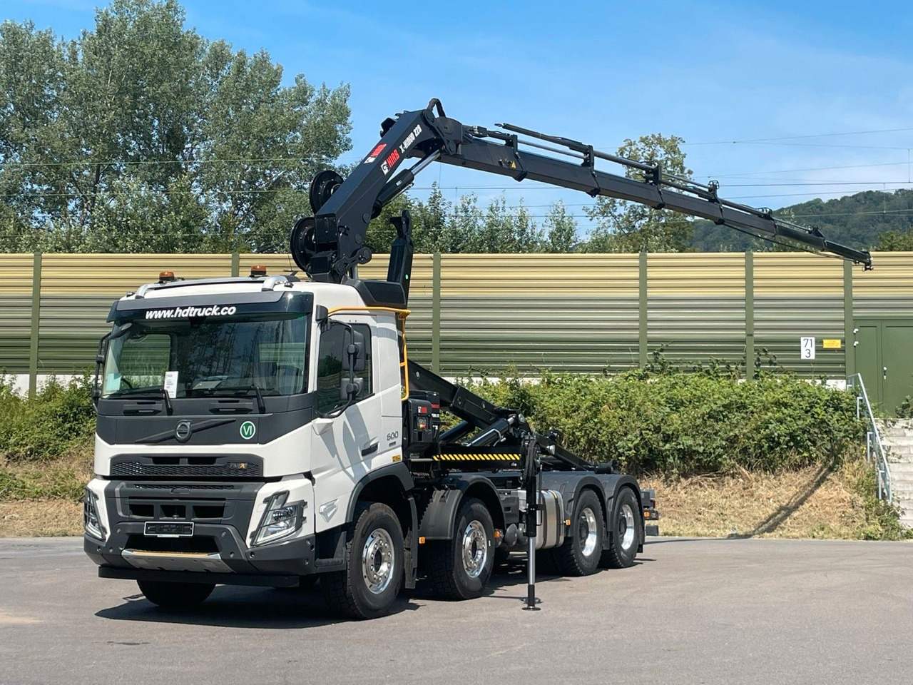 Hook-lift sunkvežimis, Sunkvežimis su kranu Volvo FMX 500 8x4 Abrollkipper + Kran Hiab 228-6: foto 13