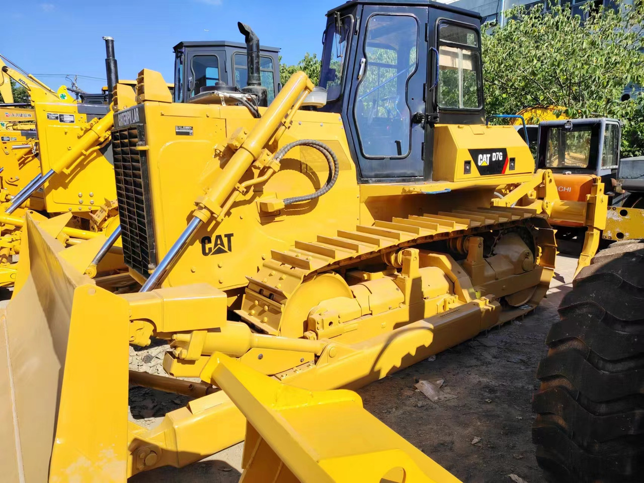 CATERPILLAR D7G - Buldozeris: foto 1 CATERPILLAR D7G - Buldozeris: foto 1