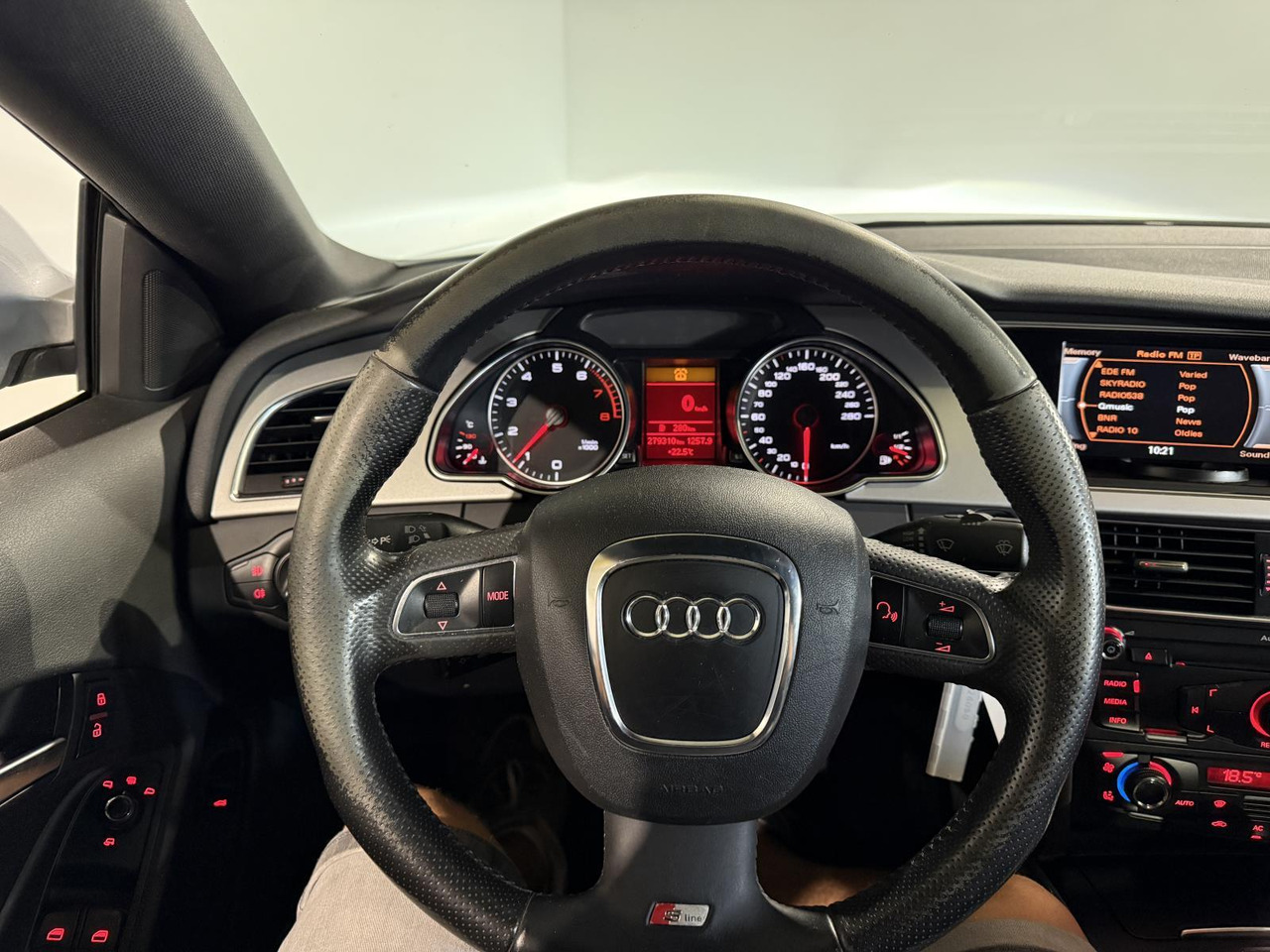 Audi A5 Coupé 2.0 TFSI S-Line 2008 279.312 km 96-HGB-3 - Lengvasis automobilis: foto 4 Audi A5 Coupé 2.0 TFSI S-Line 2008 279.312 km 96-HGB-3 - Lengvasis automobilis: foto 4