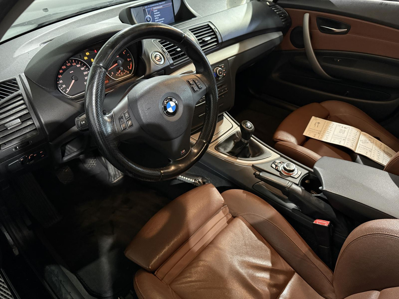 BMW | 1-serie | 116i EffDyn. Ed. Business Line Ultimate Edition | 2011 | 263.221 km | 05RHG5 | Logisch - Hečbekas: foto 3 BMW | 1-serie | 116i EffDyn. Ed. Business Line Ultimate Edition | 2011 | 263.221 km | 05RHG5 | Logisch - Hečbekas: foto 3