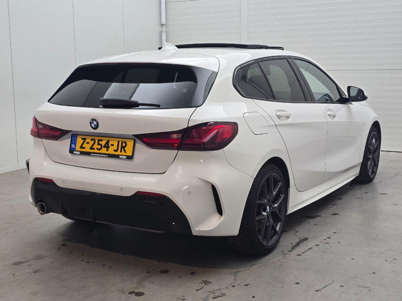 BMW 1 - serie 118i High Executive M-Sport | 2020 | 90.496 km | Automaat | Z254JR | NAP: Geen oordeel - Hečbekas: foto 4 BMW 1 - serie 118i High Executive M-Sport | 2020 | 90.496 km | Automaat | Z254JR | NAP: Geen oordeel - Hečbekas: foto 4