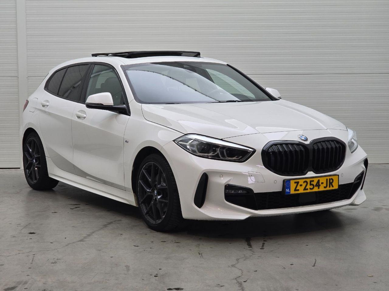 BMW 1 - serie 118i High Executive M-Sport | 2020 | 90.496 km | Automaat | Z254JR | NAP: Geen oordeel - Hečbekas: foto 2 BMW 1 - serie 118i High Executive M-Sport | 2020 | 90.496 km | Automaat | Z254JR | NAP: Geen oordeel - Hečbekas: foto 2