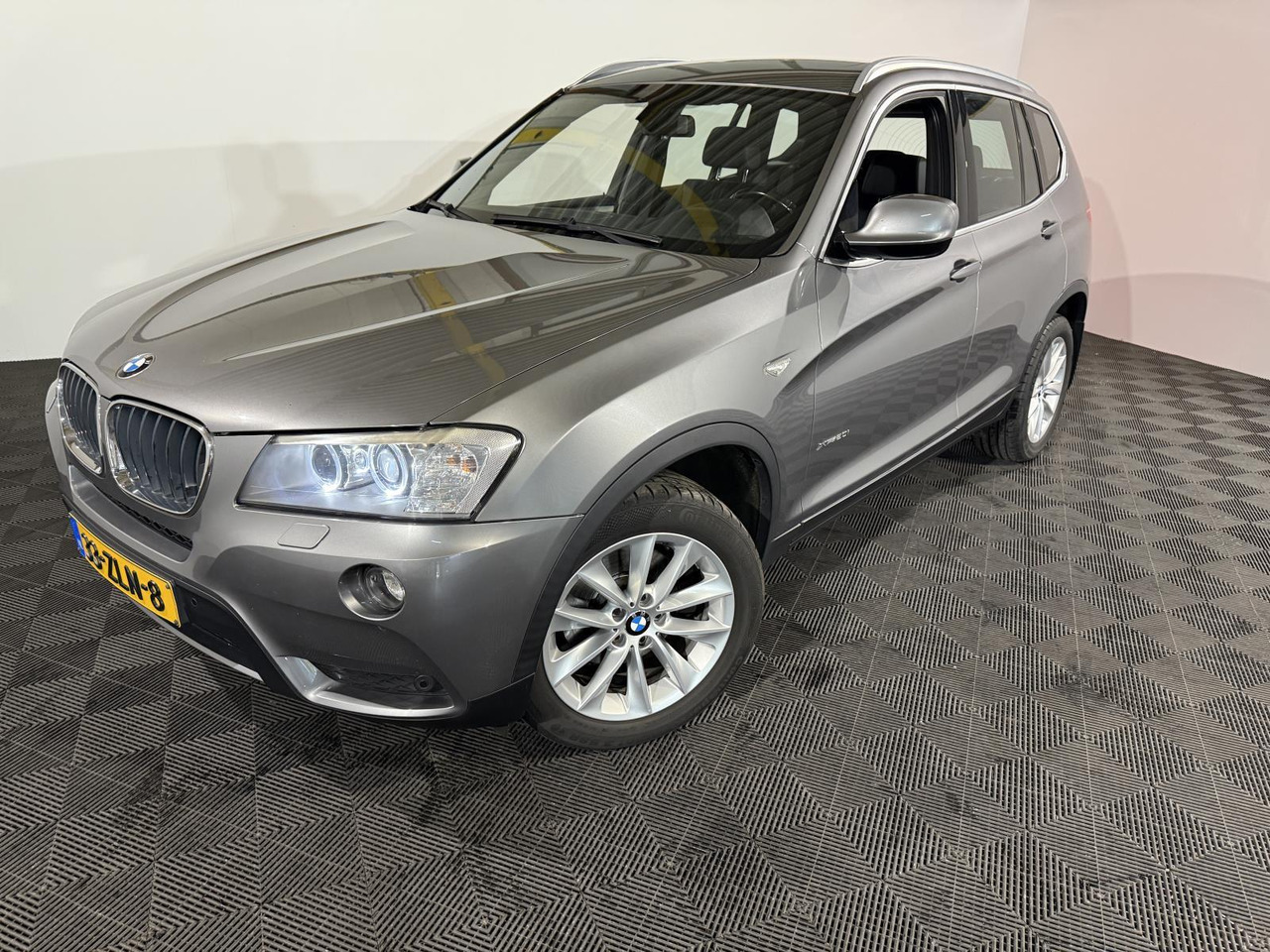 BMW | X3 | xDrive20i High Executive | 2013 | 252.834 km | Automaat | 33ZLN8 | Logisch - Visureigis: foto 1 BMW | X3 | xDrive20i High Executive | 2013 | 252.834 km | Automaat | 33ZLN8 | Logisch - Visureigis: foto 1