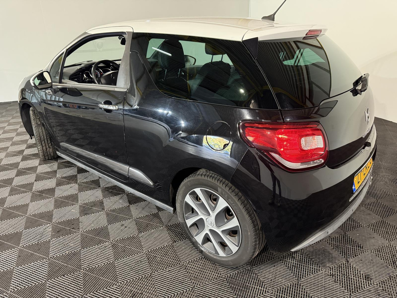 Citroen | DS3 | 1.2 VTi Business | 2013 | 136.694 km | 27ZNL6 | Logisch - Hečbekas: foto 2 Citroen | DS3 | 1.2 VTi Business | 2013 | 136.694 km | 27ZNL6 | Logisch - Hečbekas: foto 2
