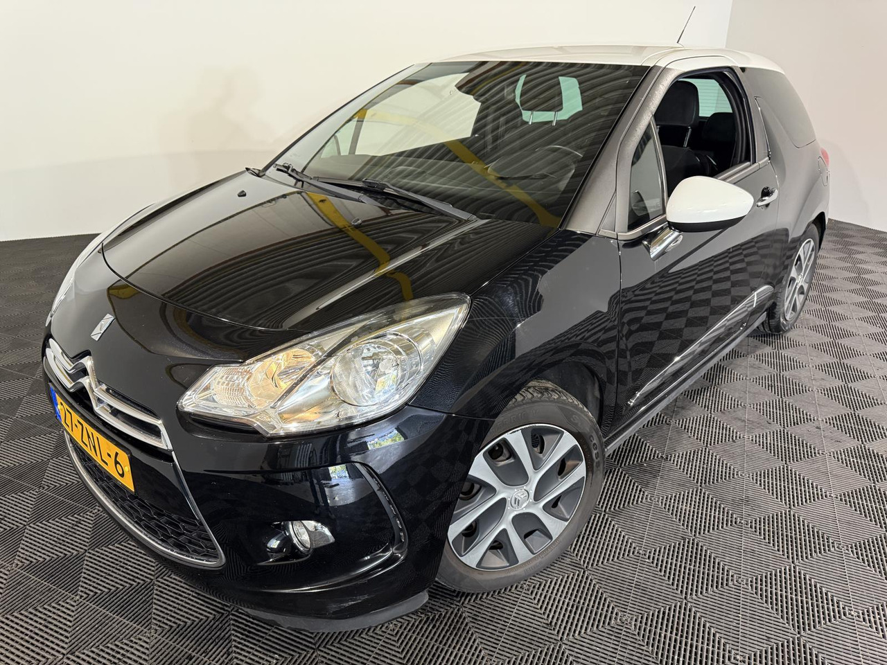 Citroen | DS3 | 1.2 VTi Business | 2013 | 136.694 km | 27ZNL6 | Logisch - Hečbekas: foto 1 Citroen | DS3 | 1.2 VTi Business | 2013 | 136.694 km | 27ZNL6 | Logisch - Hečbekas: foto 1