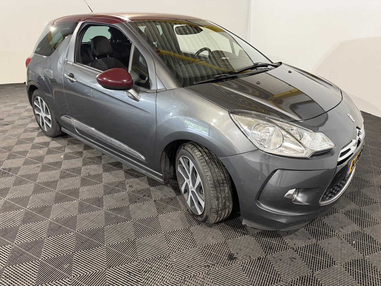 Citroen DS3 1.6 e-HDi So Chic | 2012 | 277.448 km | 14-XLR-7 - Hečbekas: foto 3 Citroen DS3 1.6 e-HDi So Chic | 2012 | 277.448 km | 14-XLR-7 - Hečbekas: foto 3