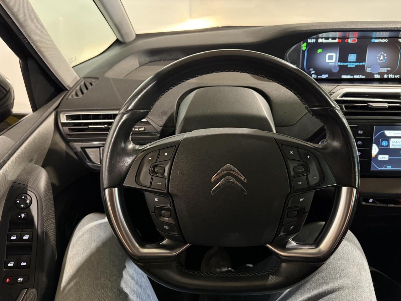 Citroen | Grand C4 Picasso 7 Pers | 1.6 THP Intensive | 2015 | 198.648 km | GH027T | Logisch - Lengvasis automobilis: foto 5 Citroen | Grand C4 Picasso 7 Pers | 1.6 THP Intensive | 2015 | 198.648 km | GH027T | Logisch - Lengvasis automobilis: foto 5