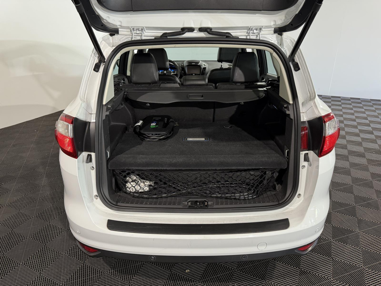 Ford C-Max 2.0 Plug-in Hybrid Titanium Plus | 2015 | 233.632 km | HL-834-P - Lengvasis automobilis: foto 4 Ford C-Max 2.0 Plug-in Hybrid Titanium Plus | 2015 | 233.632 km | HL-834-P - Lengvasis automobilis: foto 4