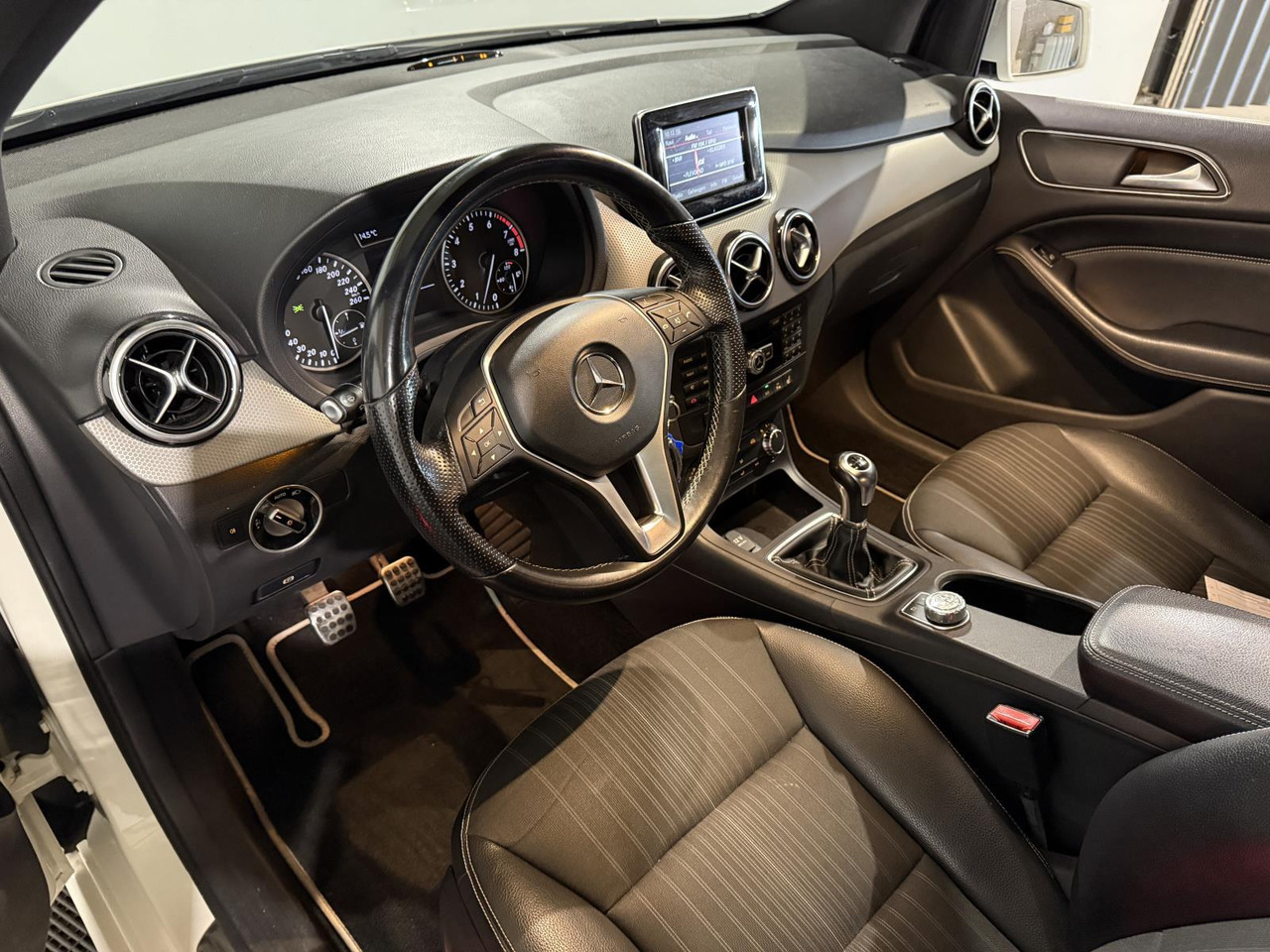Mercedes-Benz | B-klasse | 180 Ambition | 2012 | 131.978 km | G005BR | Geen oordeel - Lengvasis automobilis: foto 3 Mercedes-Benz | B-klasse | 180 Ambition | 2012 | 131.978 km | G005BR | Geen oordeel - Lengvasis automobilis: foto 3