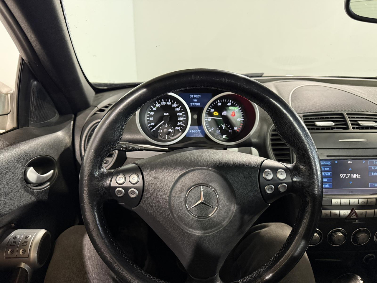 Mercedes-Benz | SLK-klasse | 200 K. Season Edition | 2006 | 317.021 km | GP491T | Geen oordeel - Lengvasis automobilis: foto 4 Mercedes-Benz | SLK-klasse | 200 K. Season Edition | 2006 | 317.021 km | GP491T | Geen oordeel - Lengvasis automobilis: foto 4