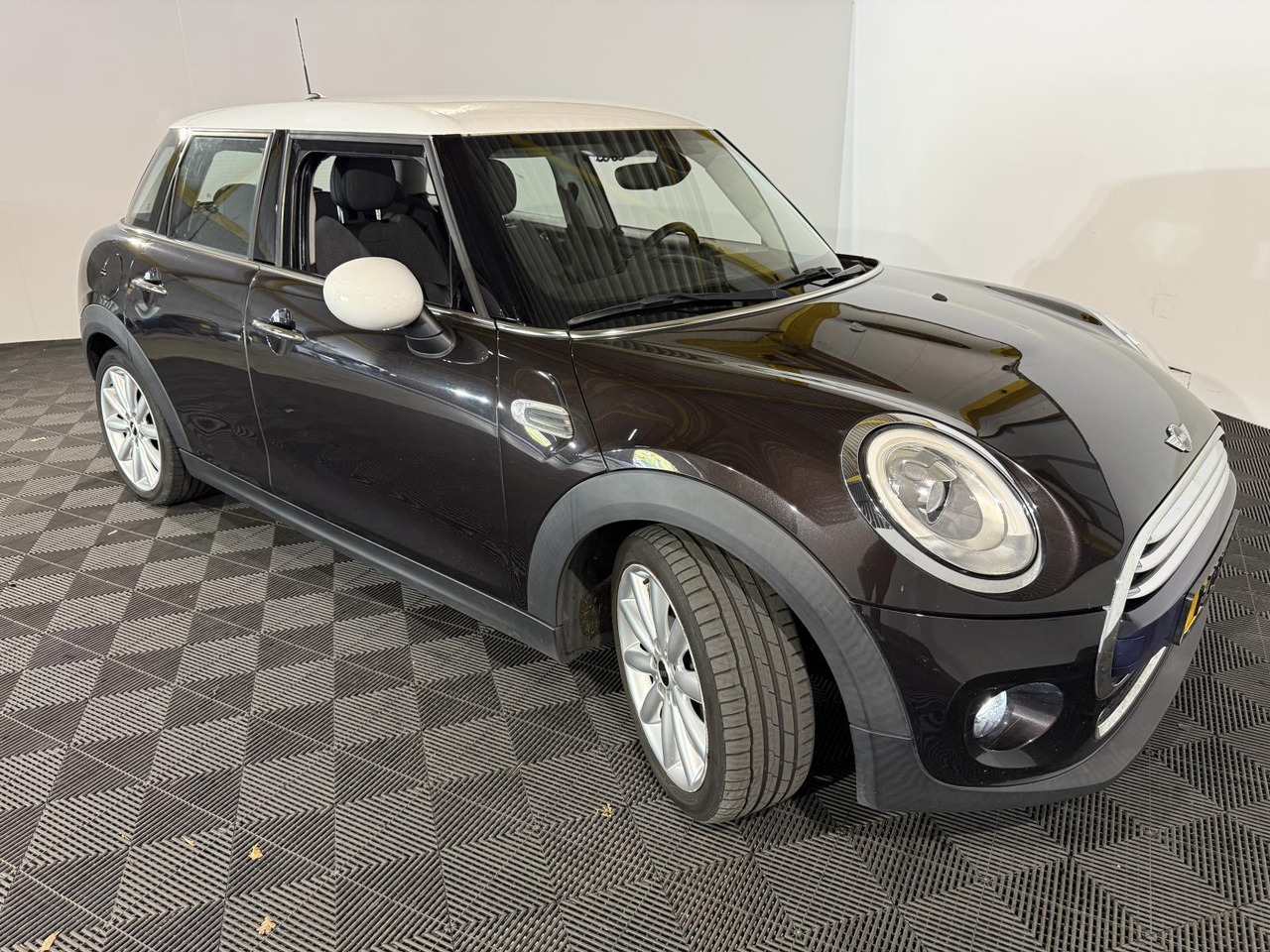Mini | Mini | 1.5 Cooper Chili Business | 2015 | 201.355 km | 1ZPK60 | Logisch - Hečbekas: foto 3 Mini | Mini | 1.5 Cooper Chili Business | 2015 | 201.355 km | 1ZPK60 | Logisch - Hečbekas: foto 3