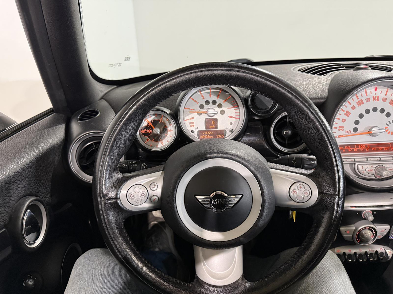 Mini | Mini Cabrio | 1.6 Cooper Chili | 2010 | 148.938 km | 92LHF2 | Logisch - Lengvasis automobilis: foto 5 Mini | Mini Cabrio | 1.6 Cooper Chili | 2010 | 148.938 km | 92LHF2 | Logisch - Lengvasis automobilis: foto 5