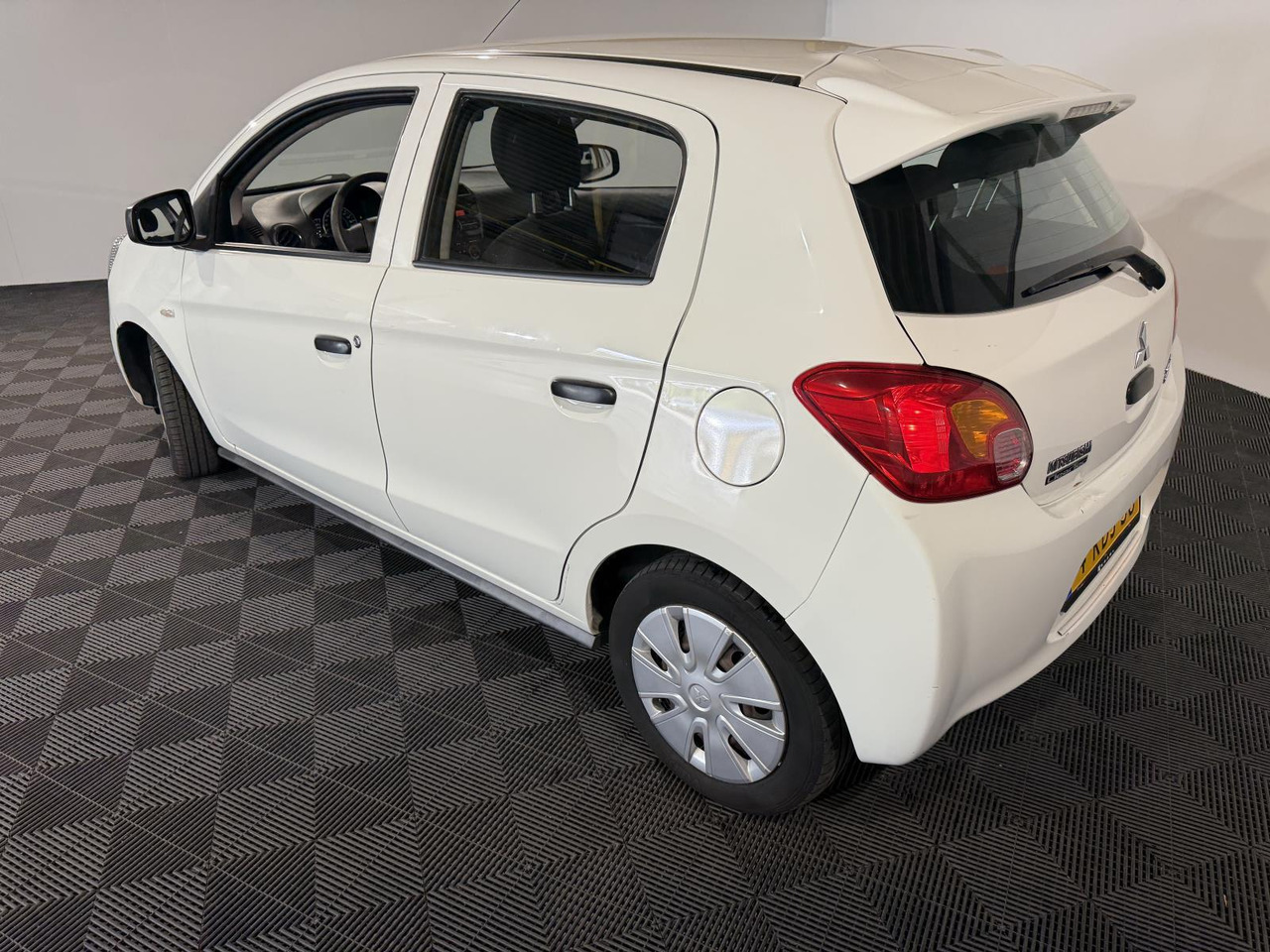Mitsubishi | Space Star | 1.0 Inform | 2013 | 169.821 km | 4KDJ36 | Logisch - Hečbekas: foto 3 Mitsubishi | Space Star | 1.0 Inform | 2013 | 169.821 km | 4KDJ36 | Logisch - Hečbekas: foto 3