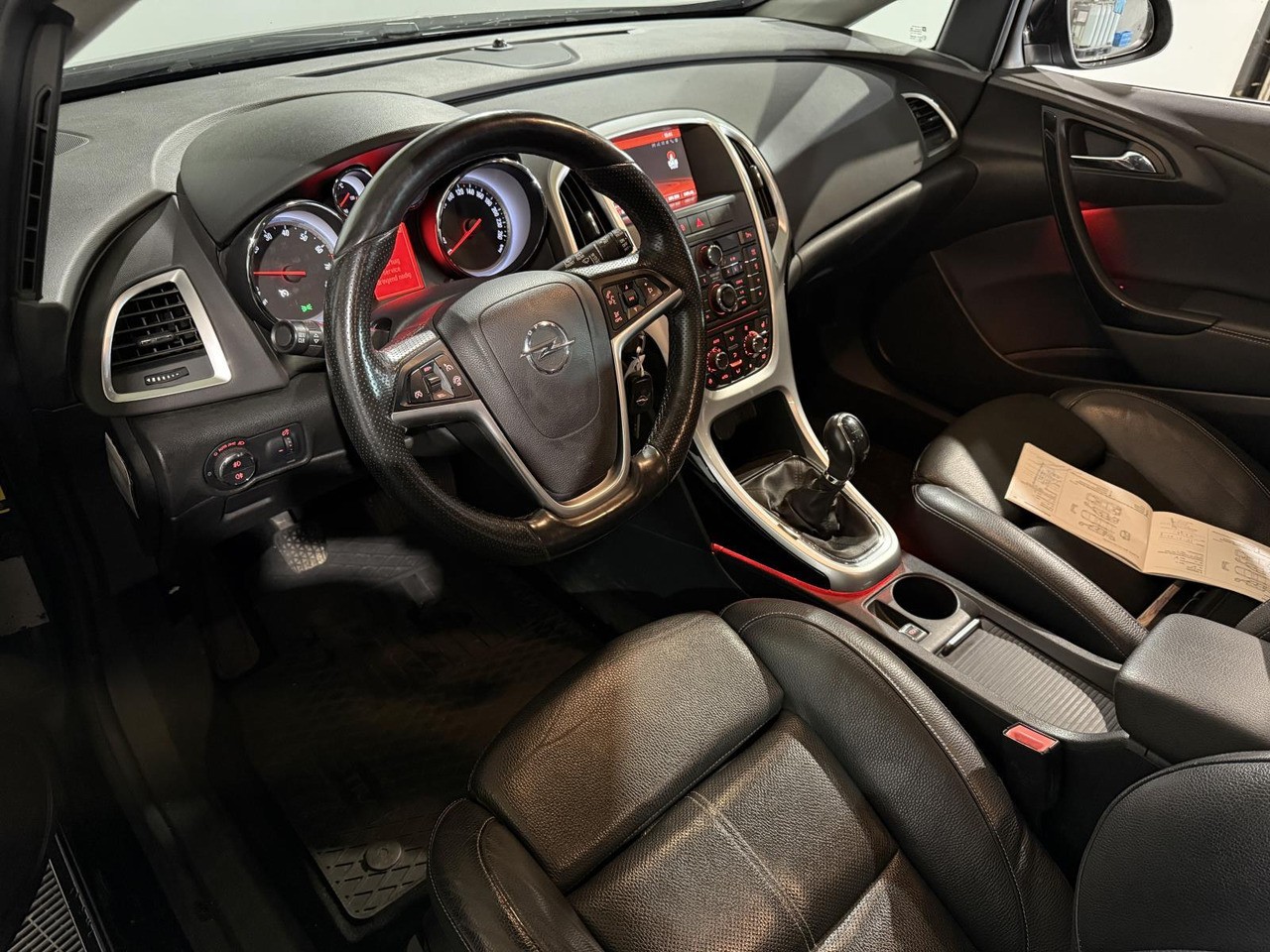 Opel | Astra Sports Tourer | 1.4 Turbo Sport + | 2015 | 218.258 km | HG259B | Logisch - Lengvasis automobilis: foto 2 Opel | Astra Sports Tourer | 1.4 Turbo Sport + | 2015 | 218.258 km | HG259B | Logisch - Lengvasis automobilis: foto 2