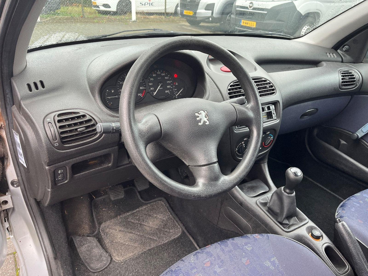 Peugeot 206 1.1 XR | 2000 | 69.922 km | 28FRBN | NAP: Logisch - Hečbekas: foto 5 Peugeot 206 1.1 XR | 2000 | 69.922 km | 28FRBN | NAP: Logisch - Hečbekas: foto 5