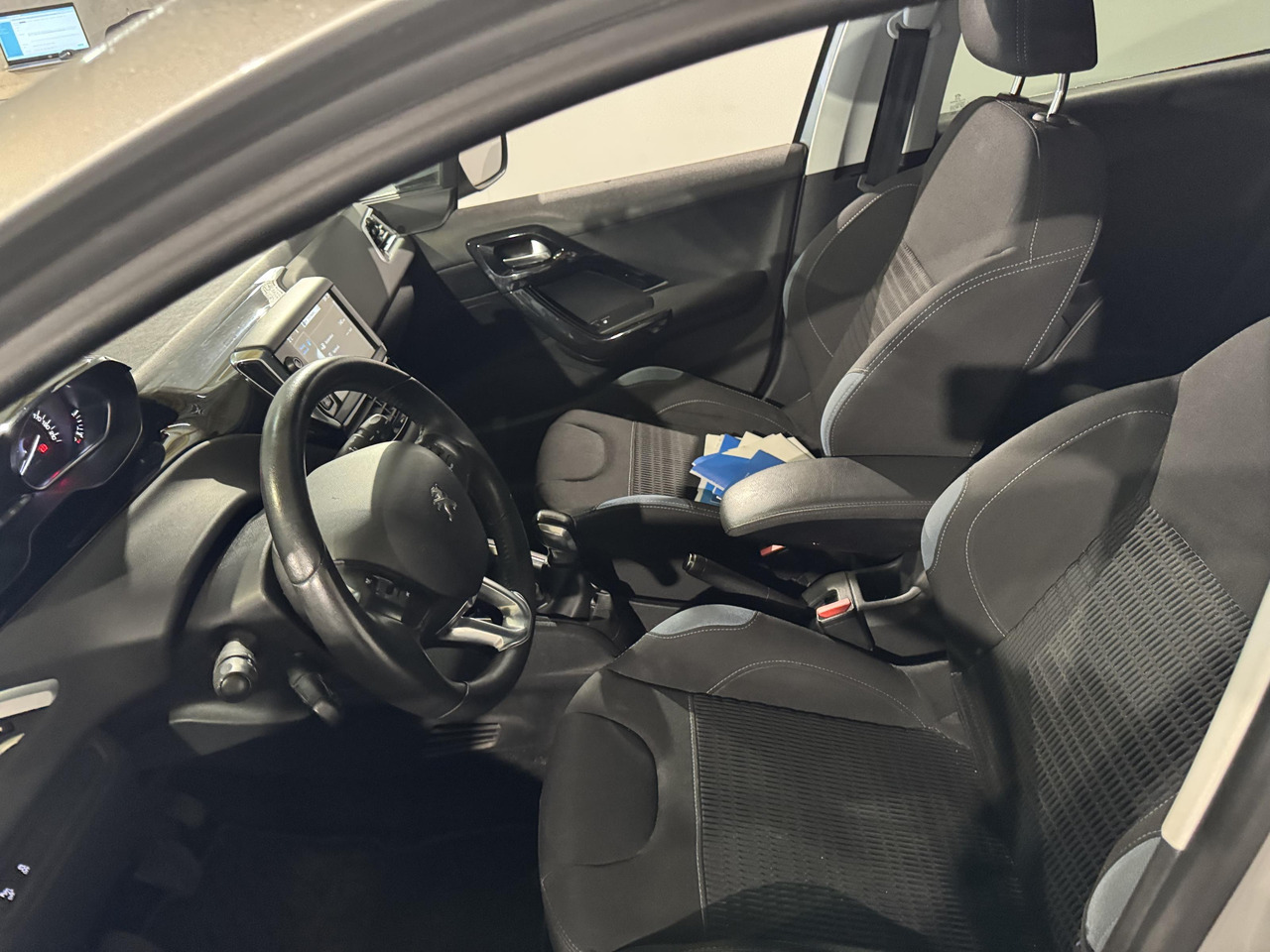 Peugeot 208 1.2 VTi Allure | 2013 | 160.154 km | 8-SRK-06 - Hečbekas: foto 5 Peugeot 208 1.2 VTi Allure | 2013 | 160.154 km | 8-SRK-06 - Hečbekas: foto 5