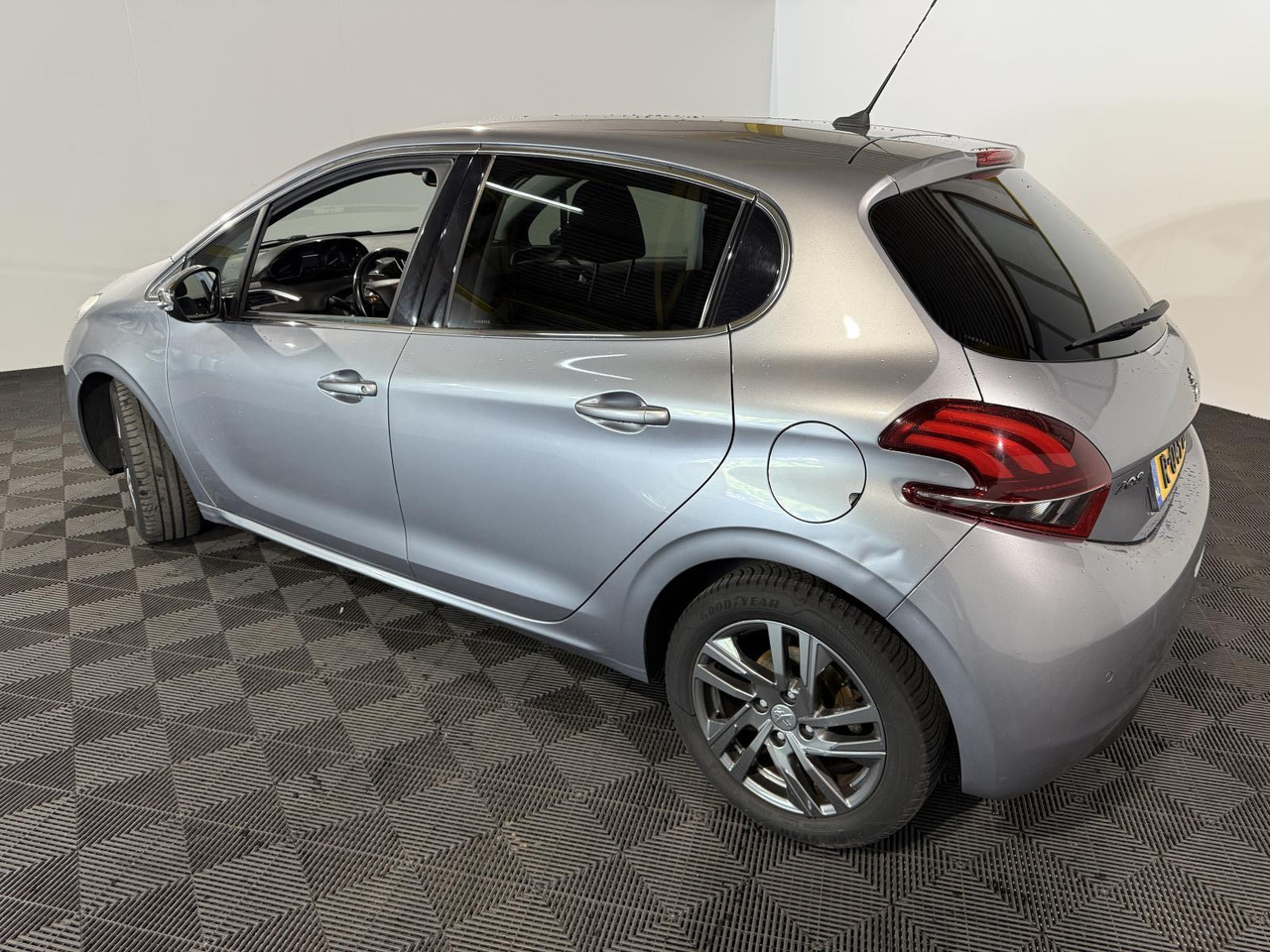 Peugeot | 208 | 1.5 BlueHDi Blue Lease Allure | 2019 | 183.354 km | R049BT | Geen oordeel - Hečbekas: foto 3 Peugeot | 208 | 1.5 BlueHDi Blue Lease Allure | 2019 | 183.354 km | R049BT | Geen oordeel - Hečbekas: foto 3