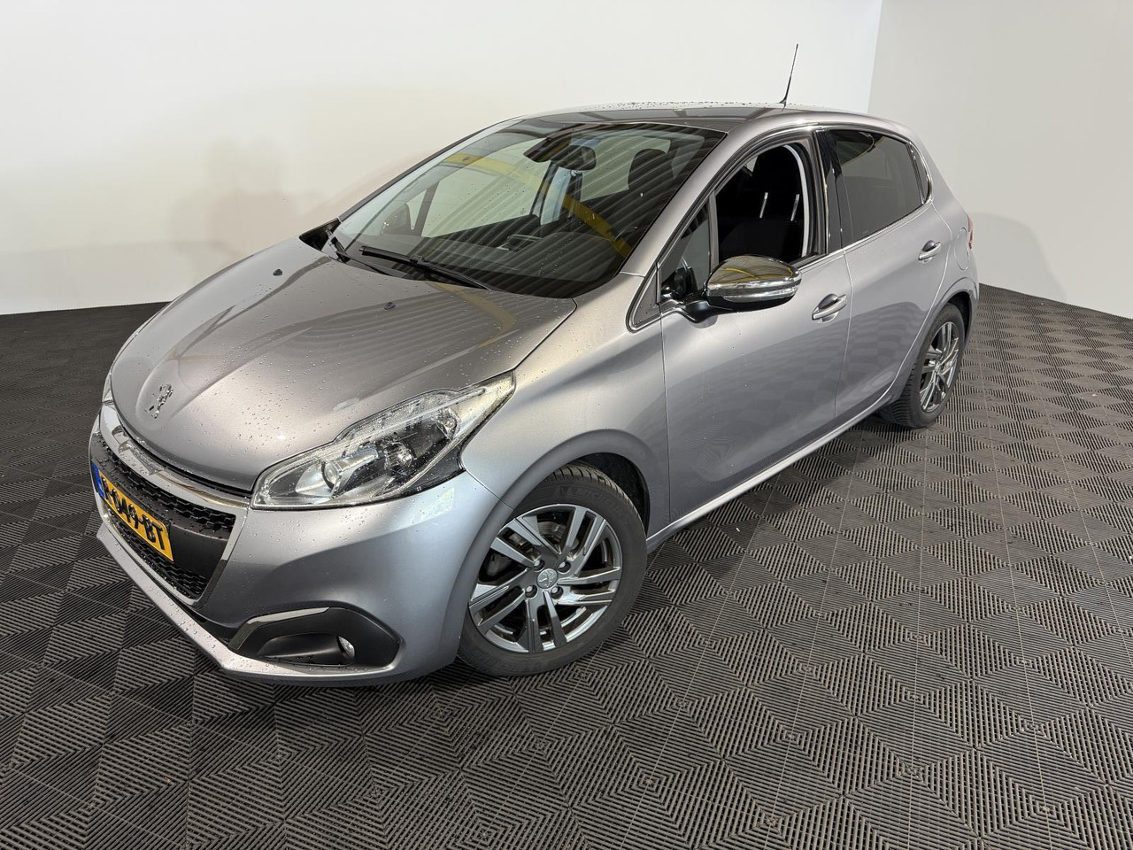 Peugeot | 208 | 1.5 BlueHDi Blue Lease Allure | 2019 | 183.354 km | R049BT | Geen oordeel - Hečbekas: foto 1 Peugeot | 208 | 1.5 BlueHDi Blue Lease Allure | 2019 | 183.354 km | R049BT | Geen oordeel - Hečbekas: foto 1