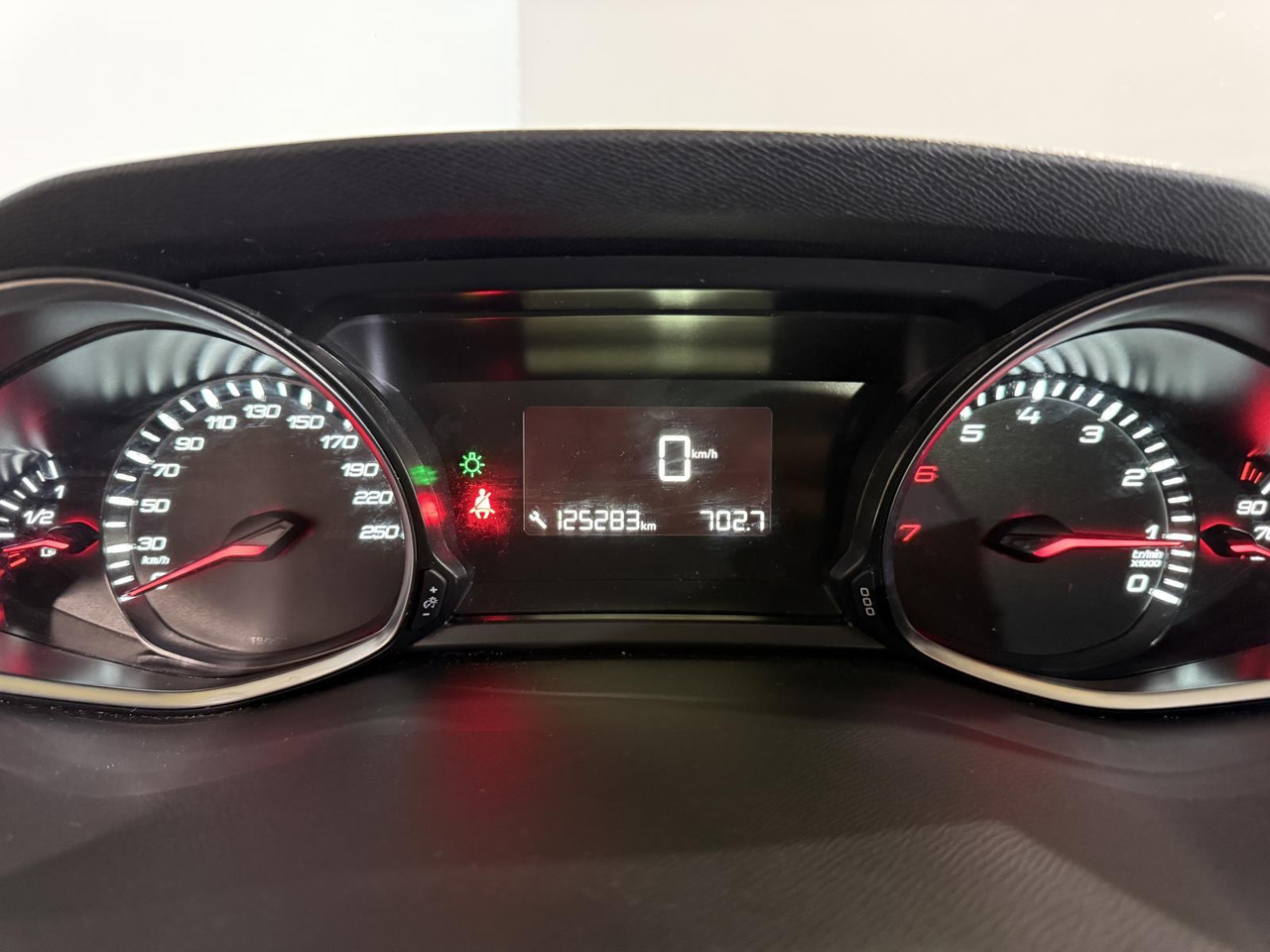 Peugeot | 308 SW | 1.2 PureTech Blue Lion | 2017 | 125.283 km | NL320L | Logisch - Lengvasis automobilis: foto 5 Peugeot | 308 SW | 1.2 PureTech Blue Lion | 2017 | 125.283 km | NL320L | Logisch - Lengvasis automobilis: foto 5