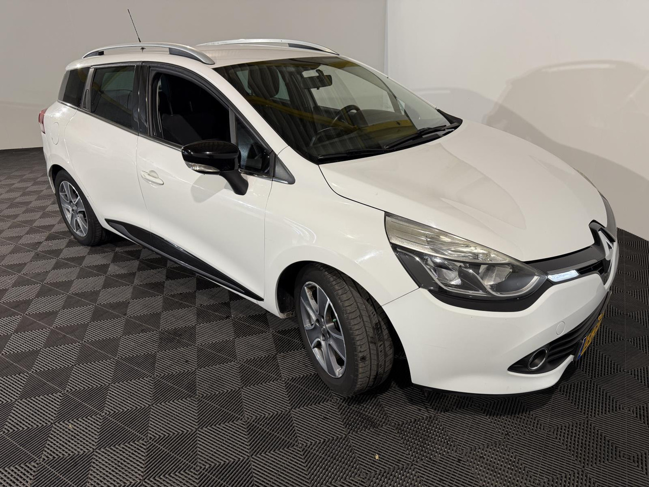 Renault | Clio Estate | 0.9 TCe Night&Day | 2014 | 176.858 km | 3ZBH50 | Logisch - Lengvasis automobilis: foto 4 Renault | Clio Estate | 0.9 TCe Night&Day | 2014 | 176.858 km | 3ZBH50 | Logisch - Lengvasis automobilis: foto 4