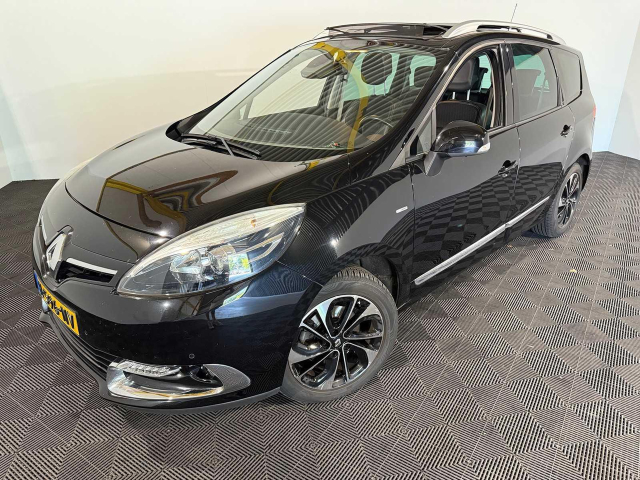 Renault Grand Scénic 1.2 Tce Bose | 2016 | 118.319 km | H-596-NV - Lengvasis automobilis: foto 1 Renault Grand Scénic 1.2 Tce Bose | 2016 | 118.319 km | H-596-NV - Lengvasis automobilis: foto 1