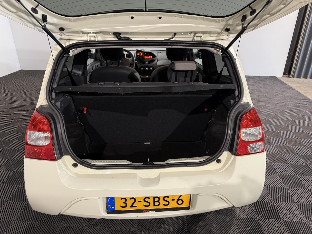 Renault | Twingo | 1.2-16V Collection | 2011 | 193.758 km | 32SBS6 | Logisch - Hečbekas: foto 3 Renault | Twingo | 1.2-16V Collection | 2011 | 193.758 km | 32SBS6 | Logisch - Hečbekas: foto 3