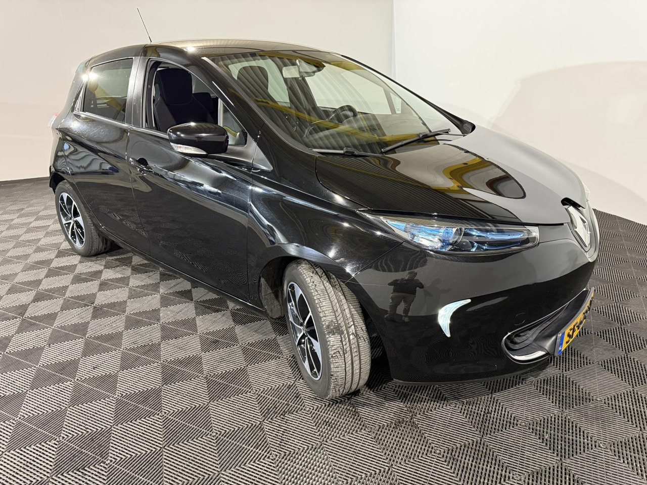 Renault | ZOE | R90 Intens 41 kWh (ex Accu) | 2018 | 117.938 km | Automaat | SF678V | Logisch - Hečbekas: foto 3 Renault | ZOE | R90 Intens 41 kWh (ex Accu) | 2018 | 117.938 km | Automaat | SF678V | Logisch - Hečbekas: foto 3